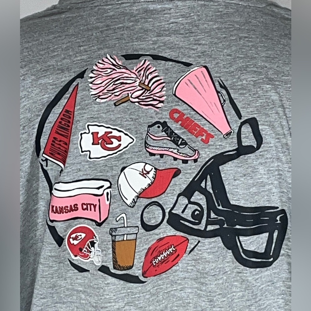 NFL Team Apparel Kansas City Chiefs Helmet Graphic Unique Women’s T-Shirt XL - Picture 5 of 8